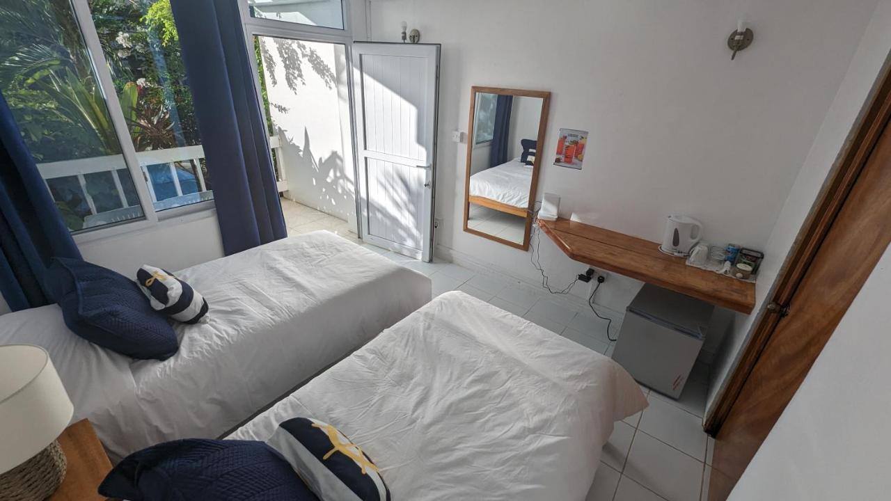 Oemanagement Rooms Roseau Exteriör bild